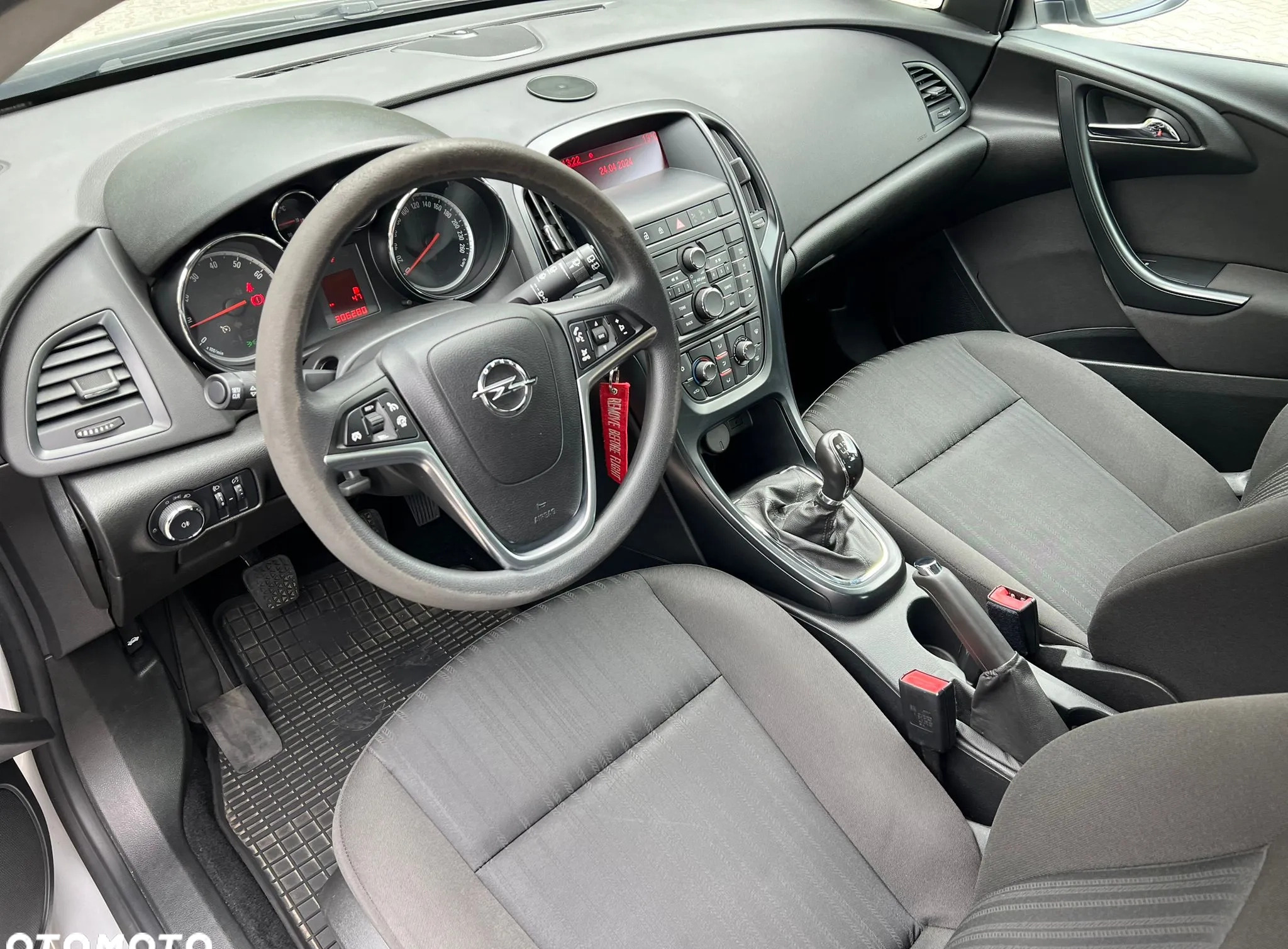 Opel Astra cena 25000 przebieg: 306000, rok produkcji 2014 z Piechowice małe 79